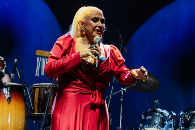 Fafá de Belém lota Circo Voador para show de 50 anos de carreira