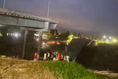 Vídeo: Ponte desaba e deixa quatro feridos no Acre