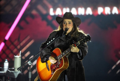 Festa do Tomate 2026: Lauana Prado exibe barriga de grávida em show