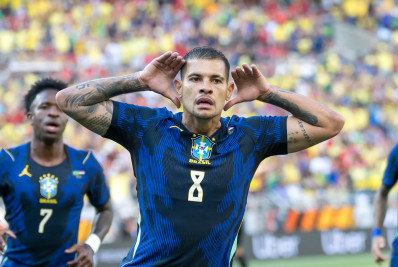 Bruno Guimarães deve fazer exames e assinar com o Arsenal nesta quarta
