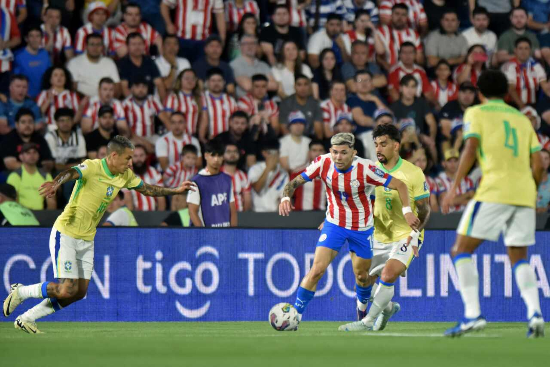 Enciso, do Paraguai, tem les&atilde;o confirmada, mas far&aacute; novos exames antes da Copa