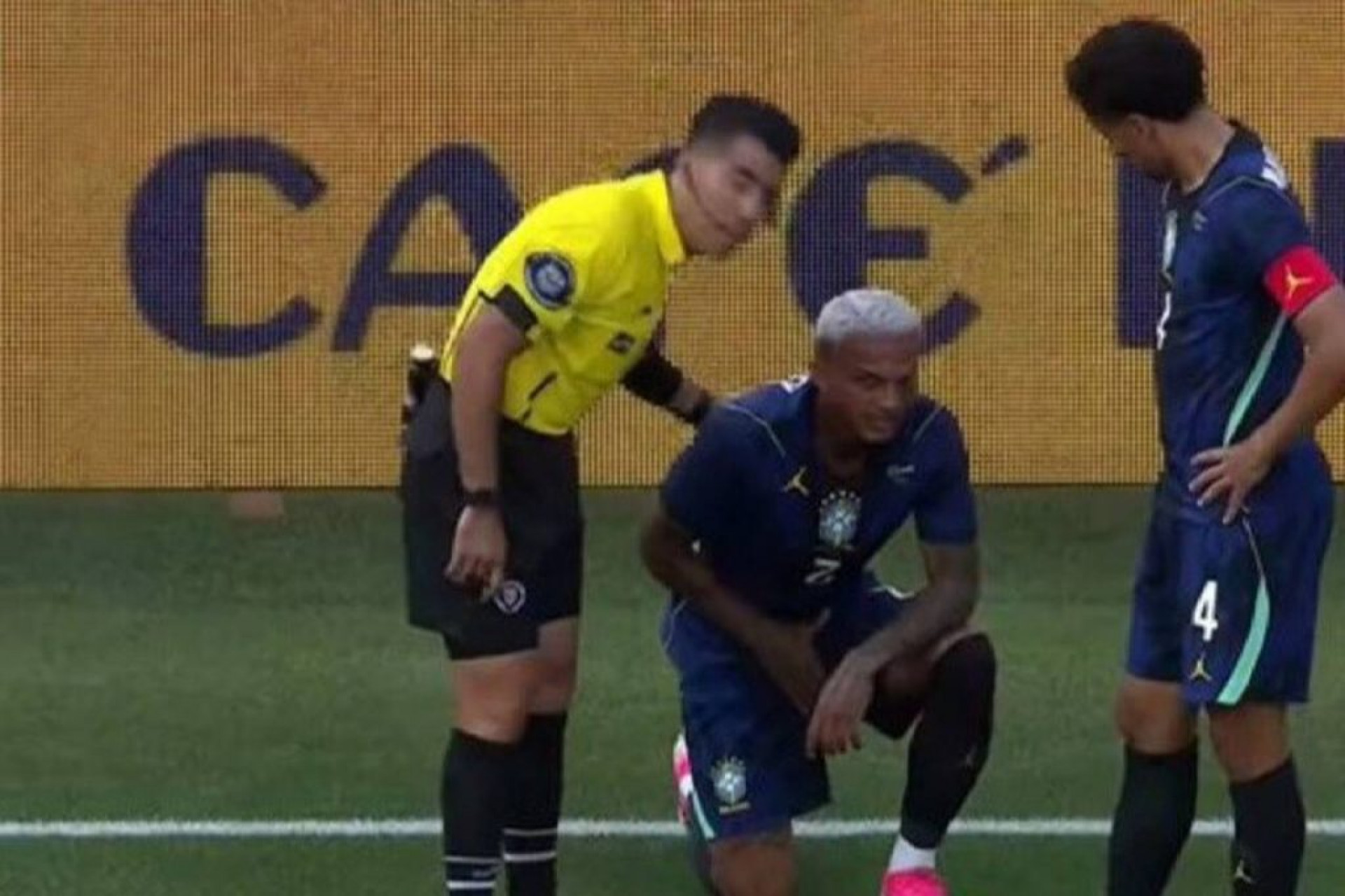 Ancelotti explica situa&ccedil;&atilde;o de Wesley e confia na recupera&ccedil;&atilde;o de lateral: “Ter&aacute; tempo para se recuperar”