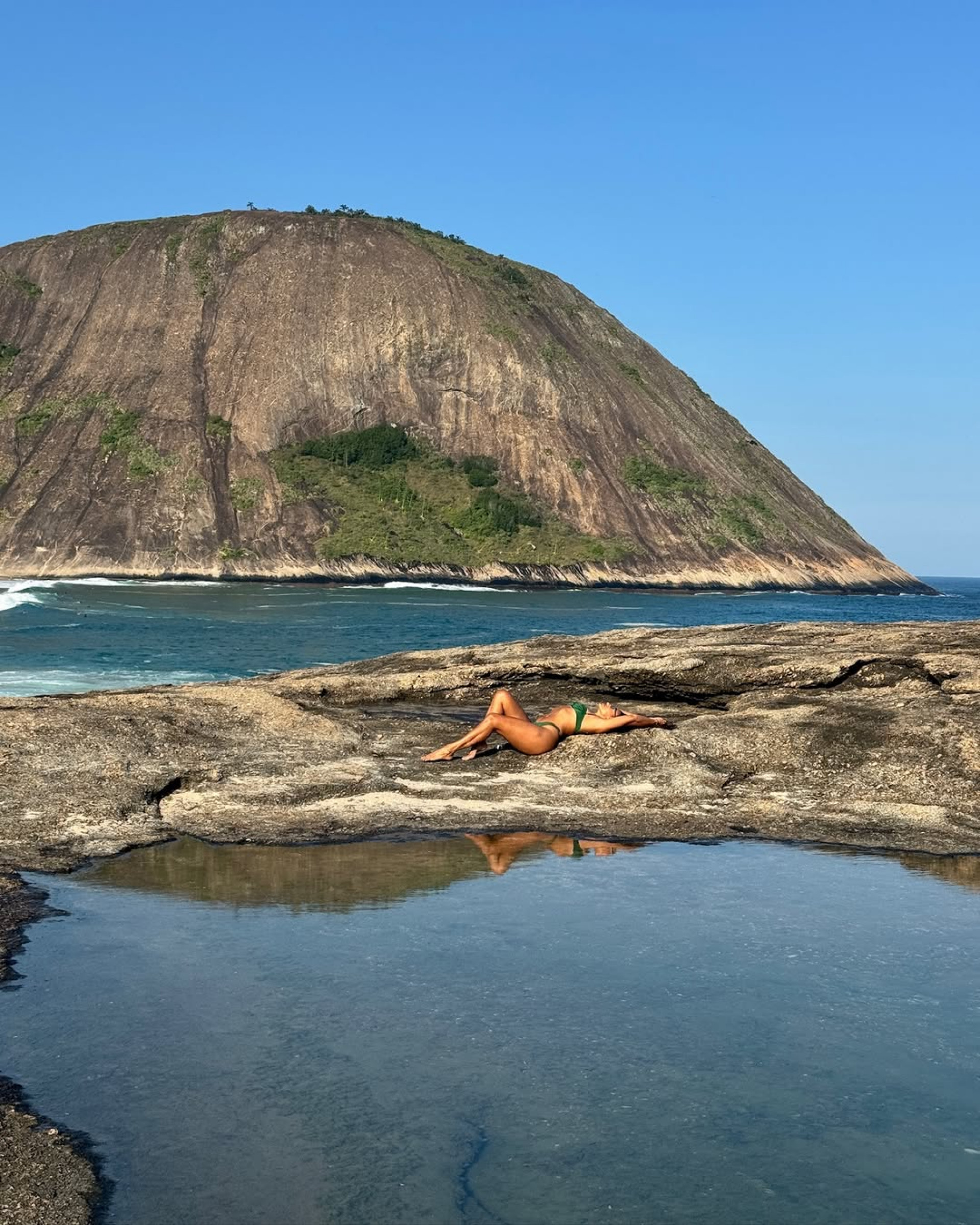Sheron Menezzes aproveitou dia de praia - Reprodução/Instagram