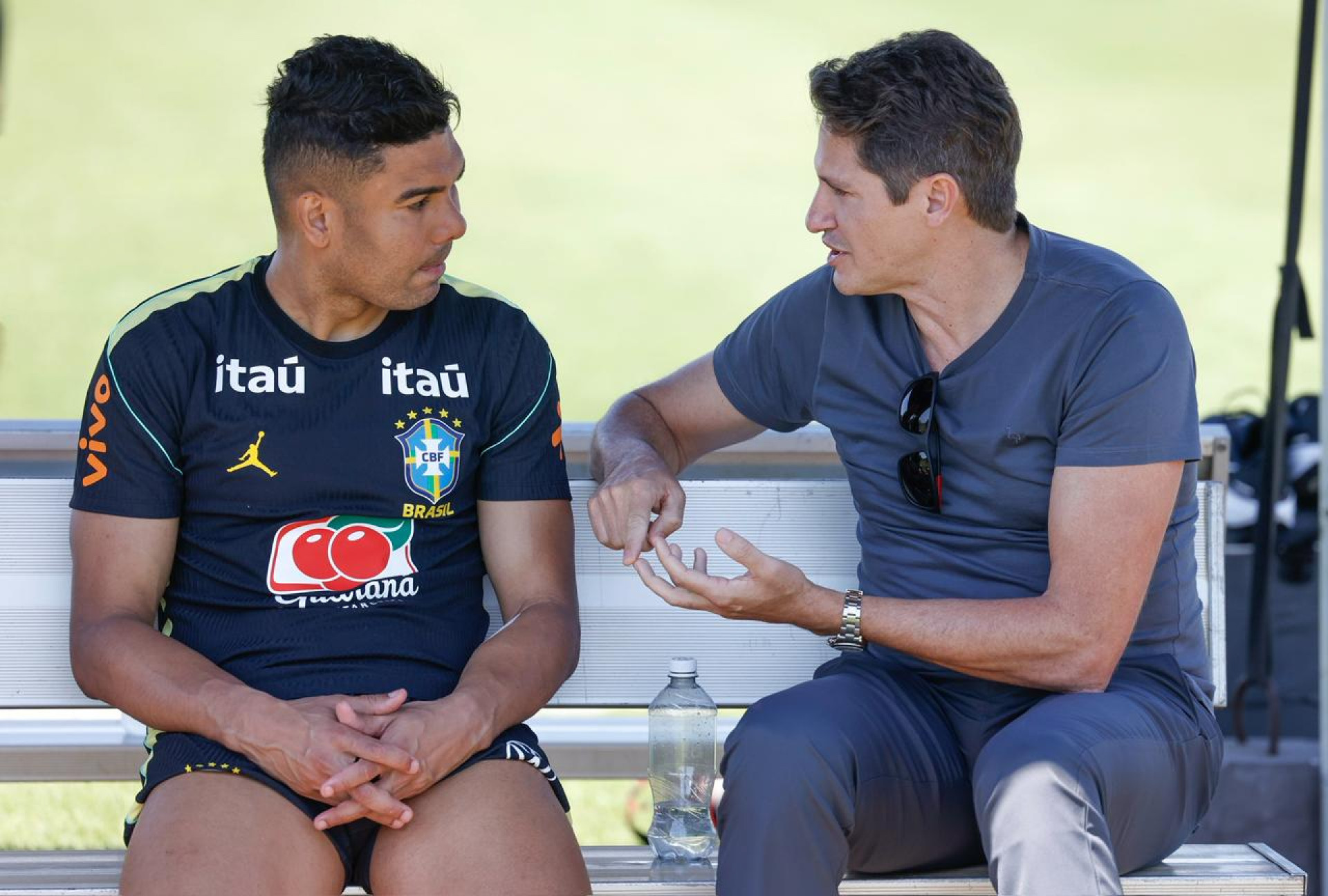 Edm&iacute;lson foi um dos campe&otilde;es do mundo que marcou presen&ccedil;a no treino do Brasil em mar&ccedil;o - Rafael Ribeiro / CBF