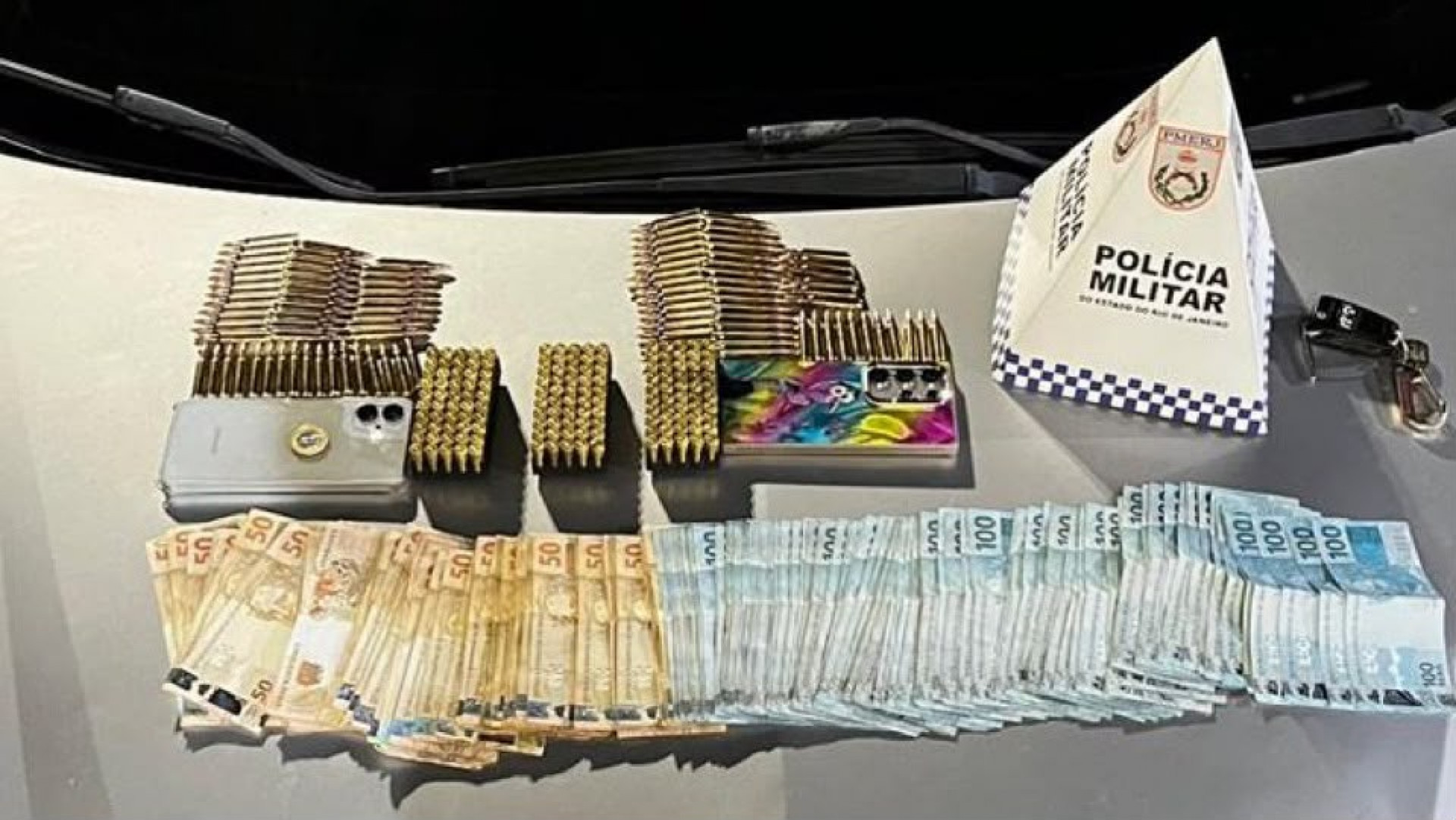 Casal é preso com munições de fuzil e pistola em Inhaúma