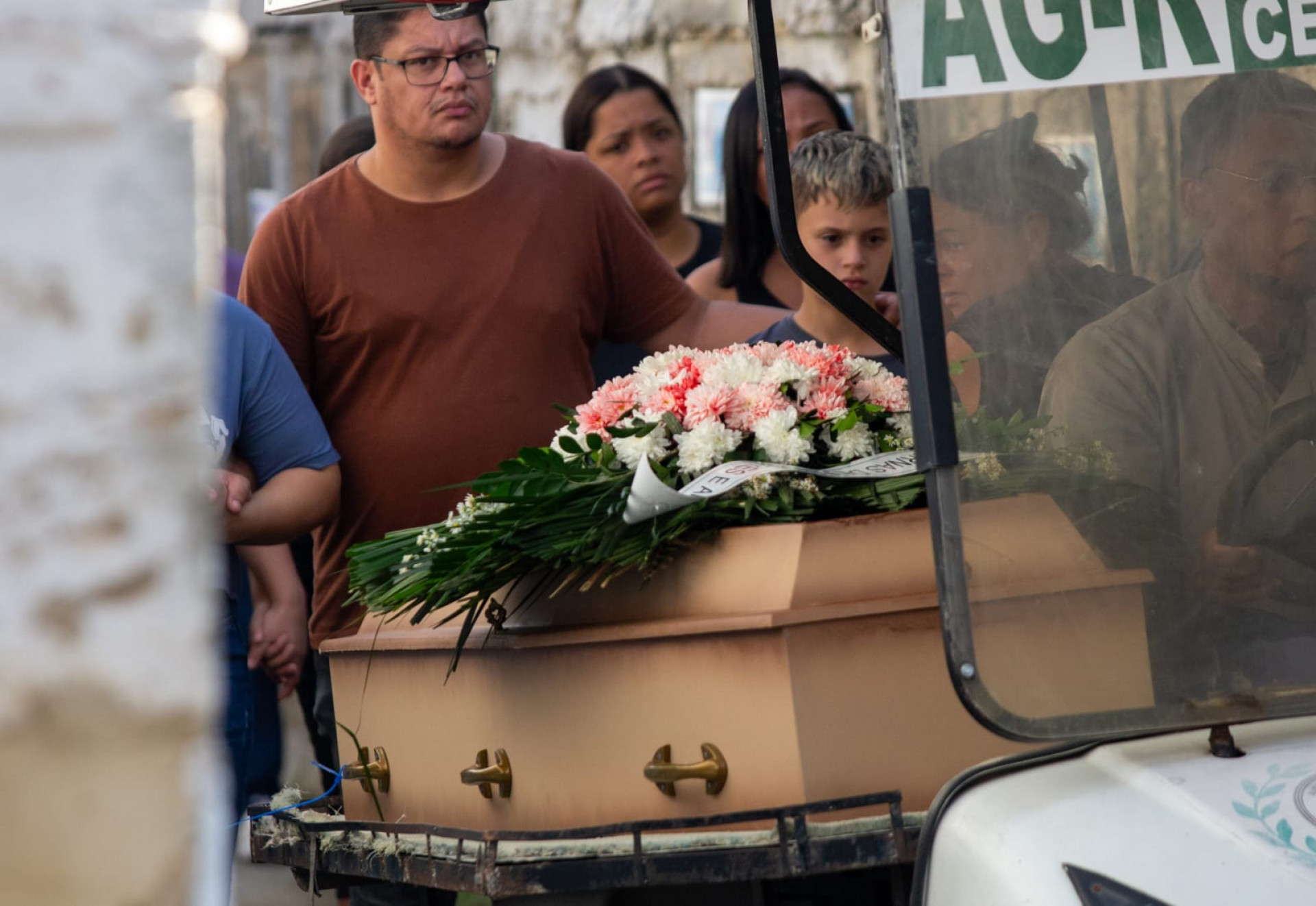 Lucélia Domingos Isidro foi sepultada no Cemitério Nossa Senhora das Graças, em Duque de Caxias, na Baixada Fluminense - Érica Martin / Agência O DIA