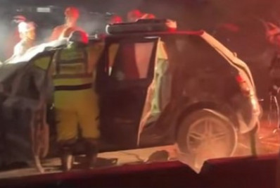 Colisão entre carros, seguida de capotamento, deixa morto e feridos na BR-101