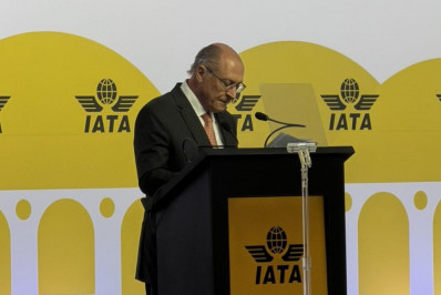 Alckmin diz que avião no Brasil não é 'luxo', é 'necessidade'