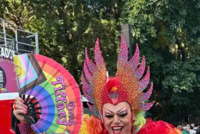 Parada do Orgulho LGBT+ reúne multidão na Avenida Paulista e alerta para a importância do voto
