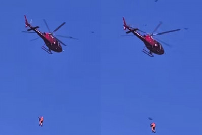 Homem é resgatado por helicóptero em montanha no Cosme Velho