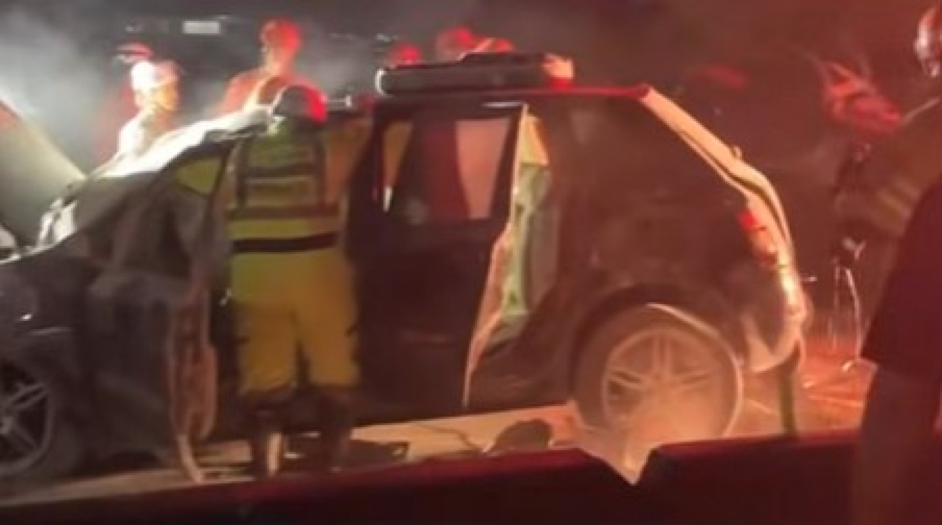 Colisão entre carros, seguida de capotamento, deixa morto e 