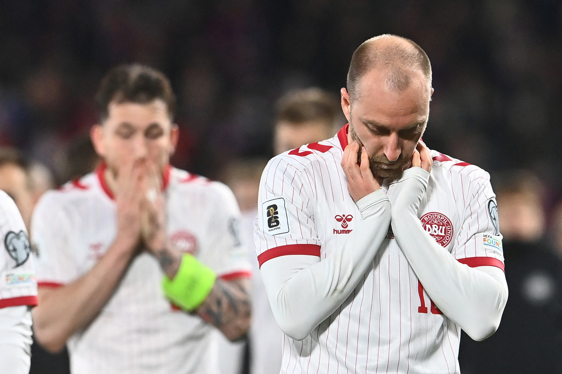 Eriksen desmaia durante amistoso e partida é cancelada