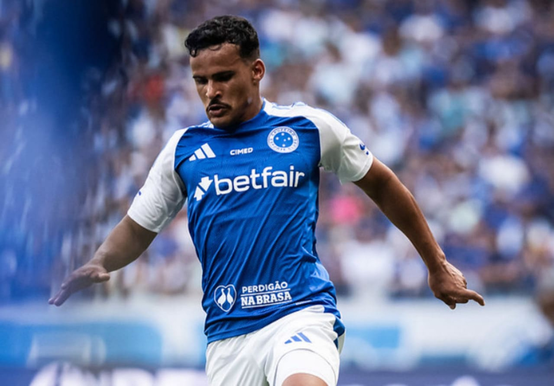 Cruzeiro fecha com o lateral argentino Gabriel Rojas