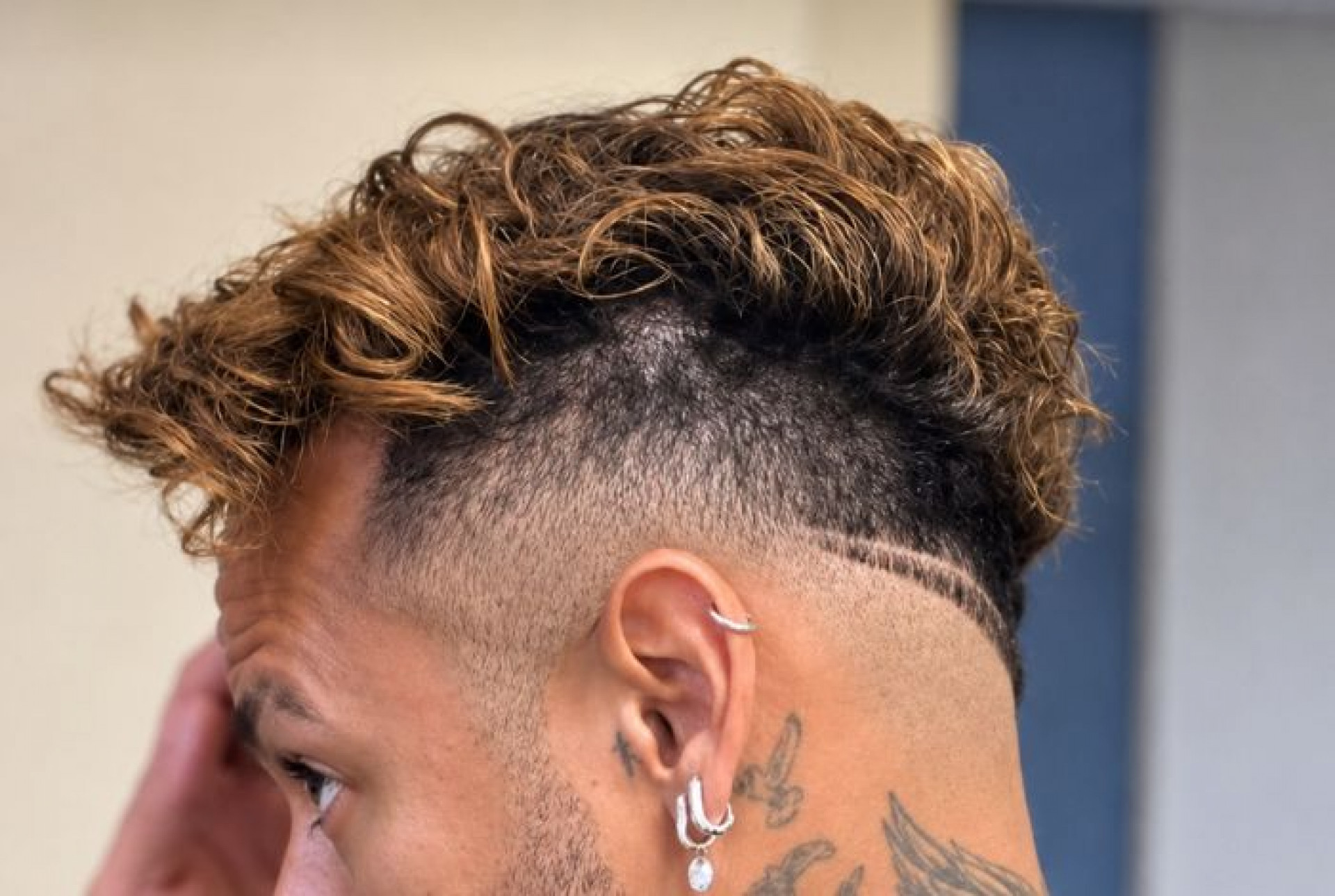 Neymar lança novo penteado para a Copa do Mundo; relembre ou