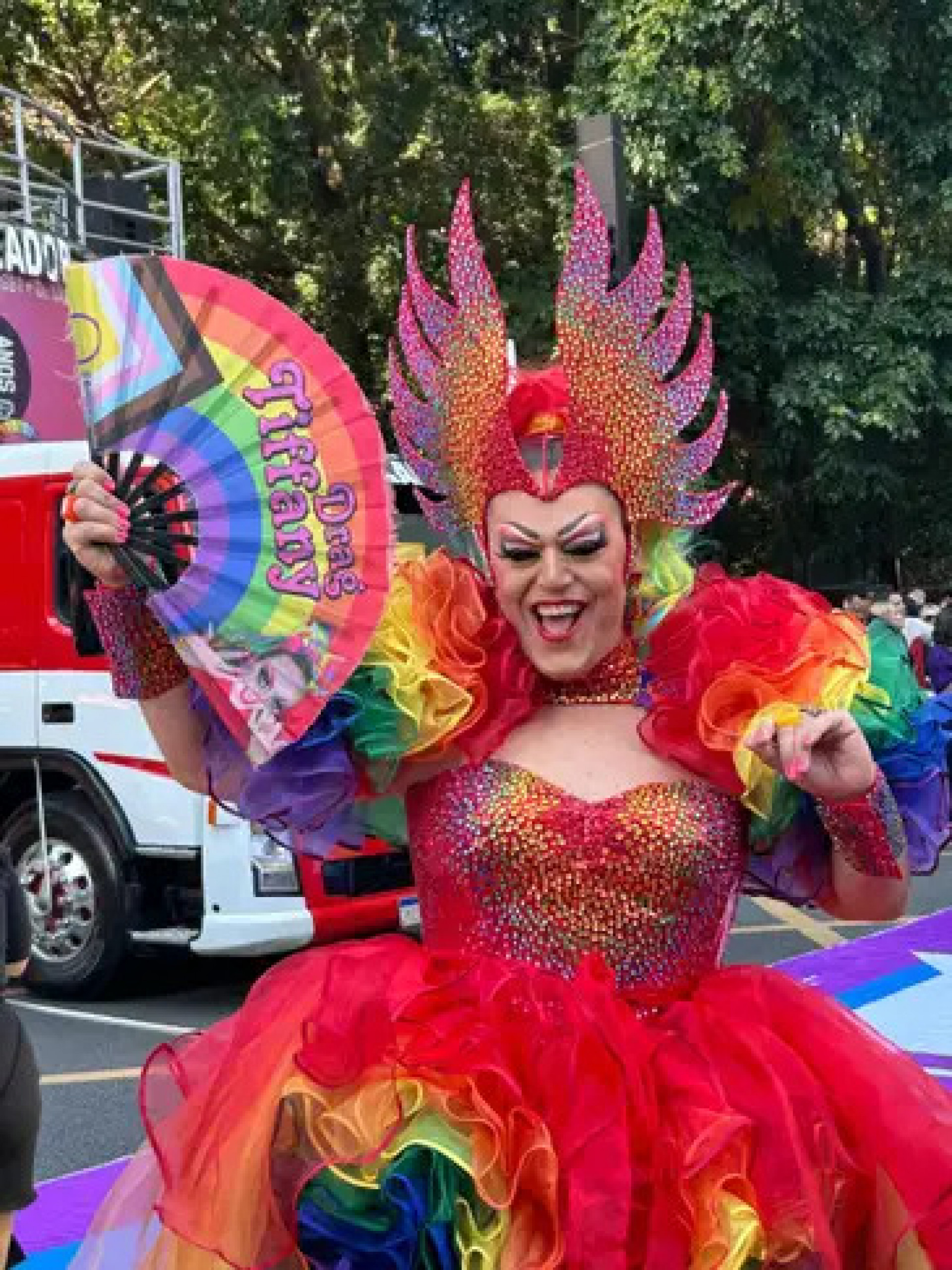 Parada do Orgulho LGBT+ reúne multidão na Avenida Paulista e