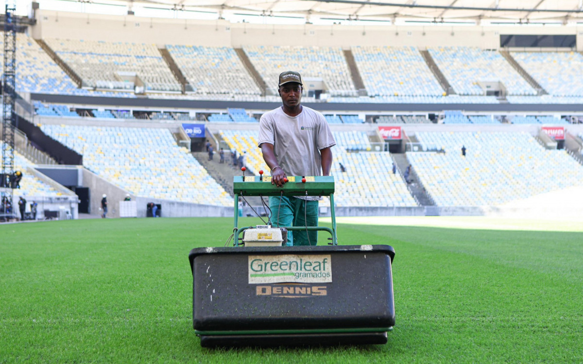 Maracanã iniciou processo de recuperação do gramado após show
