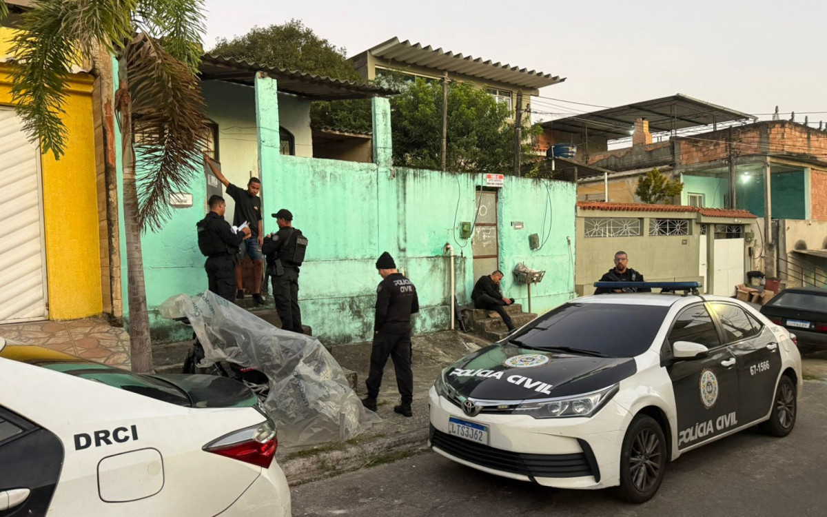 Agentes da DRF cumpriram mandados de busca e apreensão em endereços ligados à quadrilha