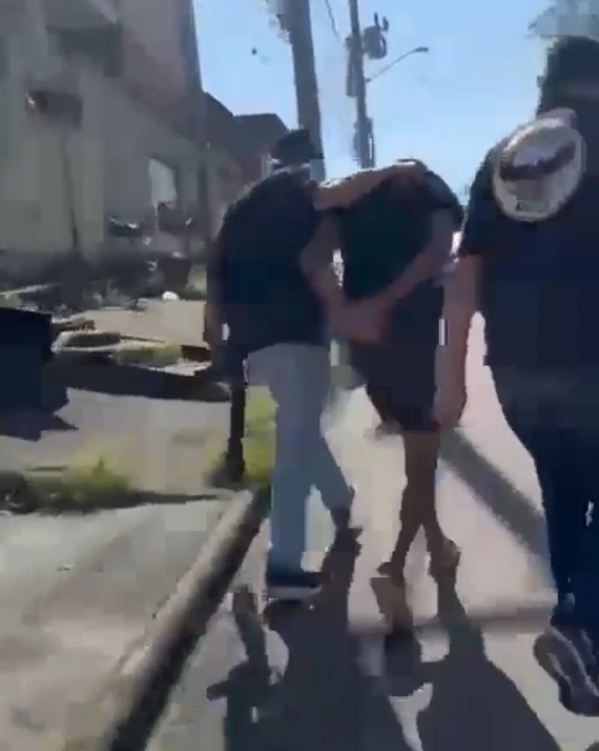 Homem é preso após arremessar gato para o alto em Bento Ribe