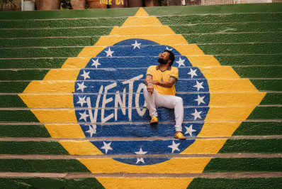 ​Xande de Pilares lança regravação de single para Copa do Mundo