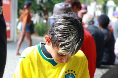 Barra do Piraí incentiva descarte consciente de resíduos de figurinhas da Copa com ponto de coleta especial