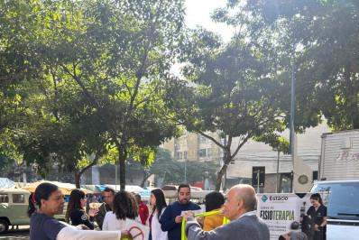 Secretaria da Juventude de Volta Redonda promove ação social e cultural embaixo da Biblioteca Municipal