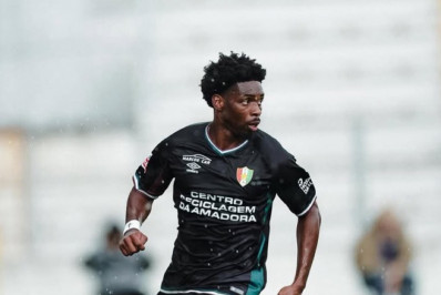 Clube português rejeita proposta de R$ 24 milhões do Vasco por atacante nigeriano