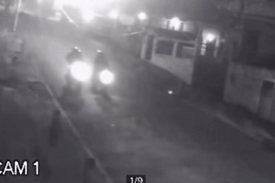 Câmera flagra momento em que bandidos abordam homem antes de matá-lo na frente do filho