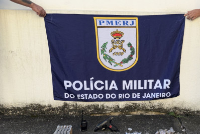 Quatro pessoas são presas com arma e drogas em Duque de Caxias