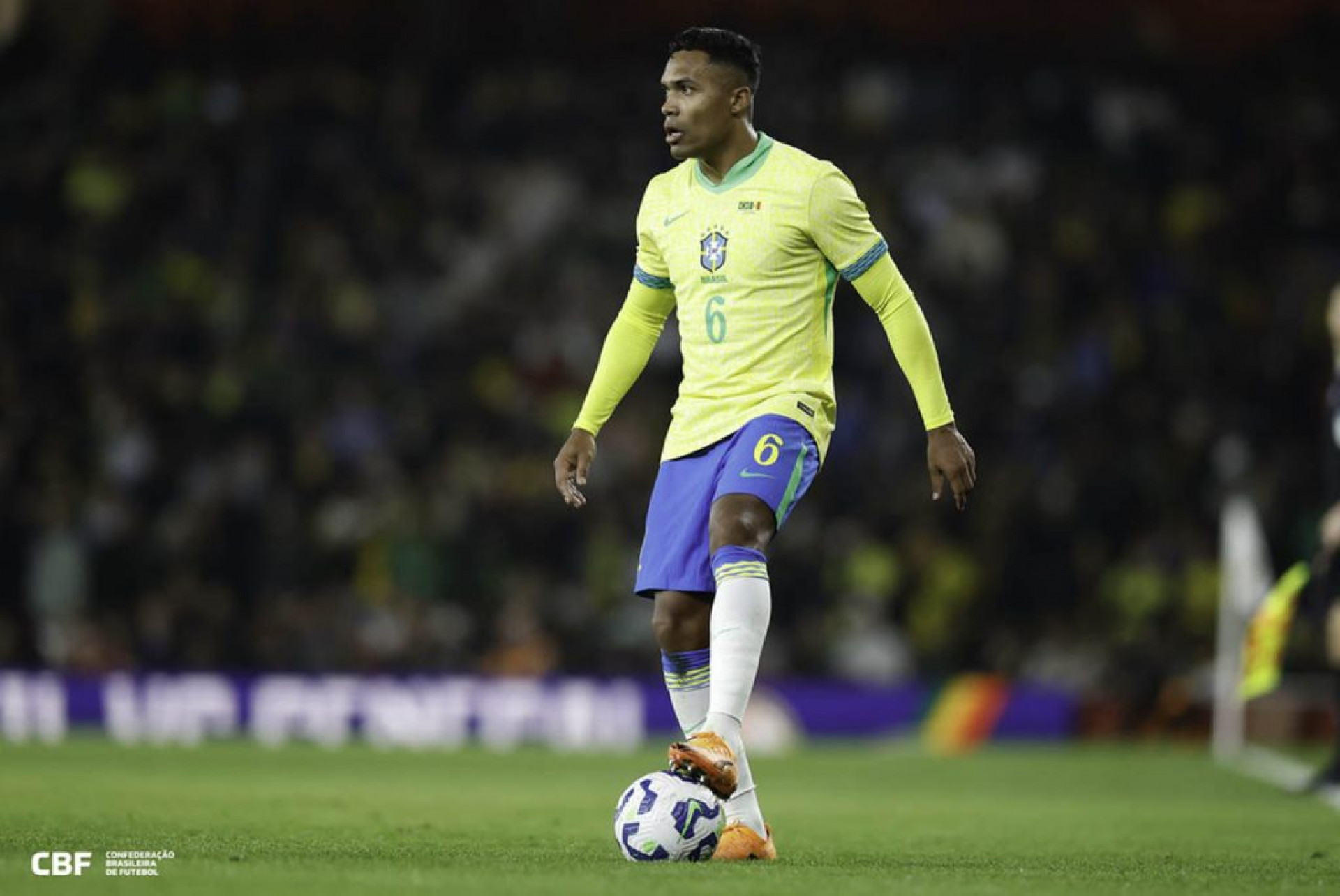 Os eleitos de Ancelotti: Alex Sandro