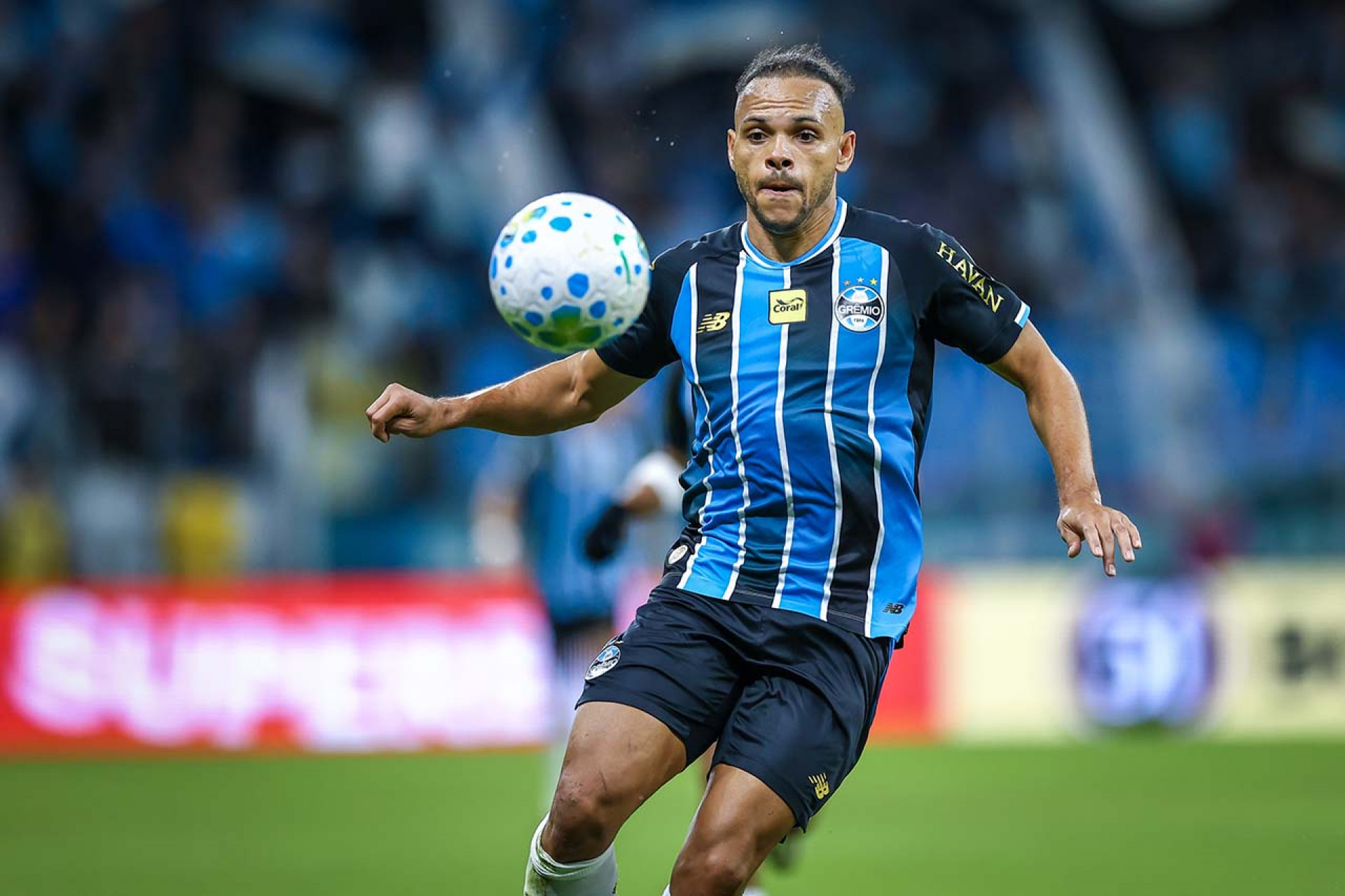 Gr&ecirc;mio perde Carlos Vin&iacute;cius nos playoffs da Sul-Americana