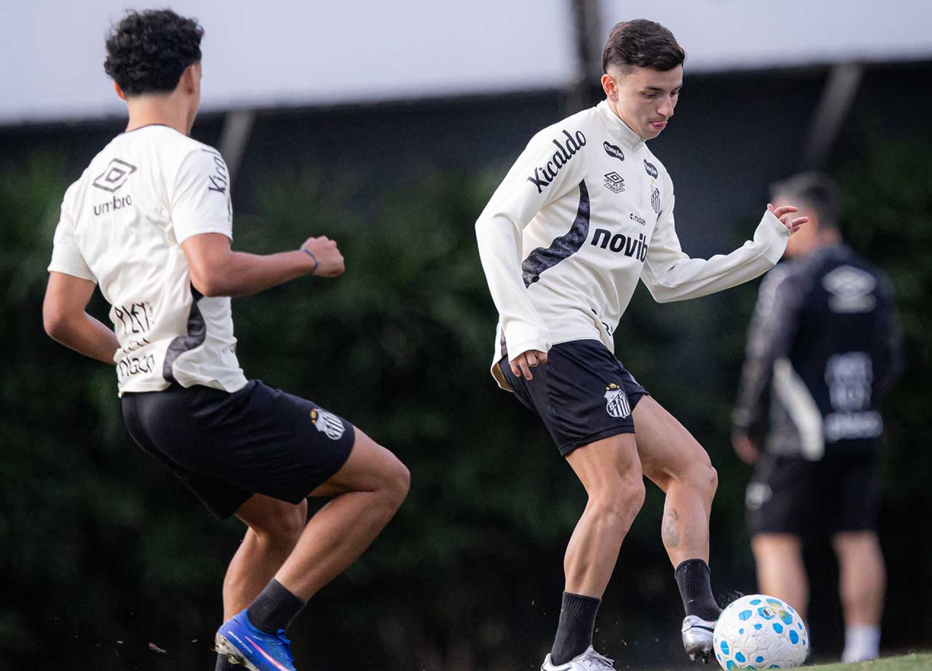 Santos confirma advers&aacute;rios da intertemporada em Portugal