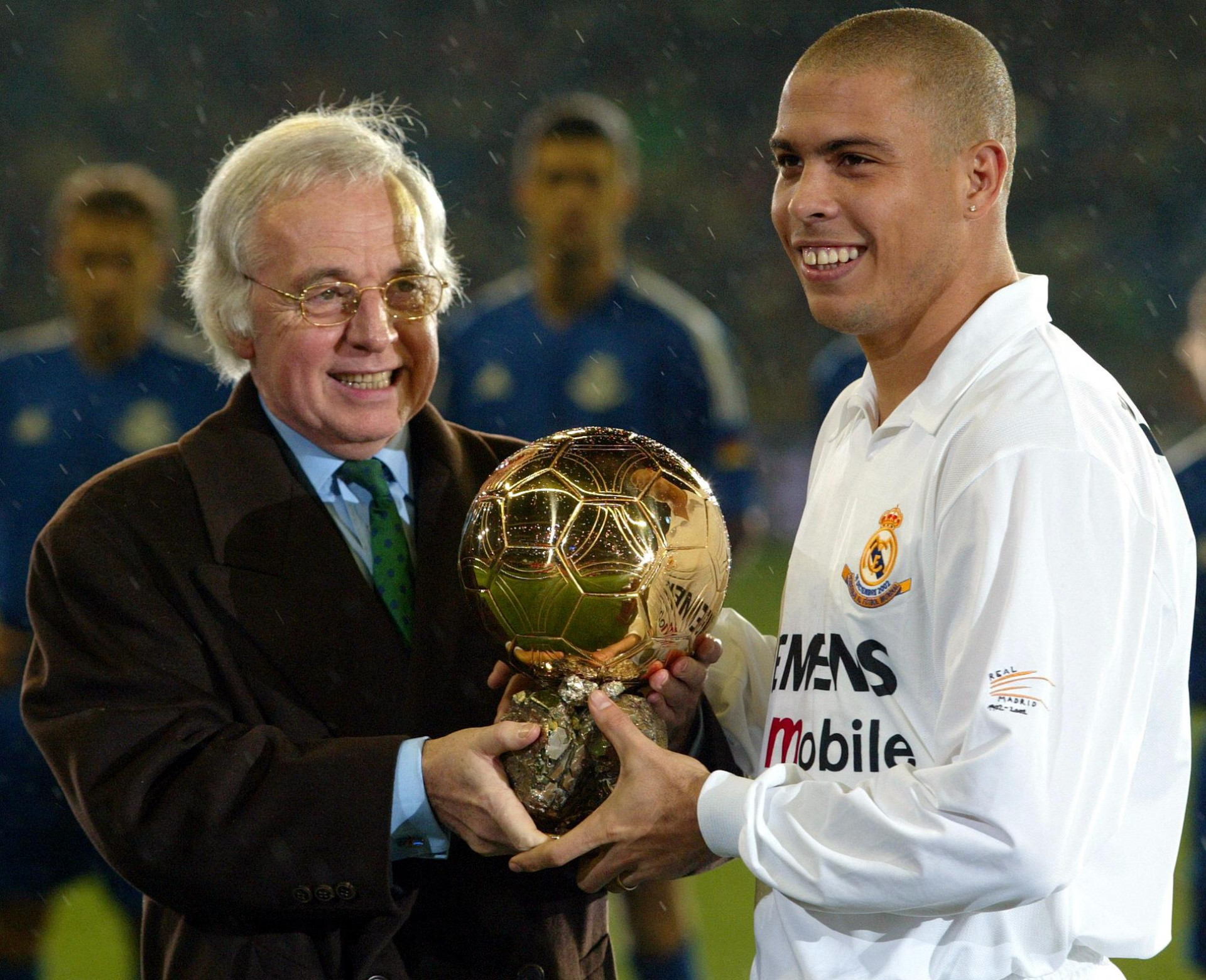 Pentacampe&atilde;o do mundo com o Brasil, Ronaldo conquistou a Bola de Ouro em 2002 - Javier Soriano / AFP