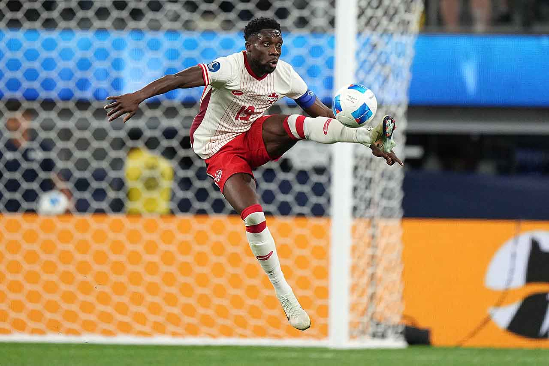 INGLEWOOD, CALIFORNIA - MARCH 20: Alphonso Davies #19 of Canada controls the ball against the Mexico during the first half of a CONCACAF Nations League semifinal match at SoFi Stadium on March 20, 2025 in Inglewood, California. (Photo by Michael Owens/Getty Images)