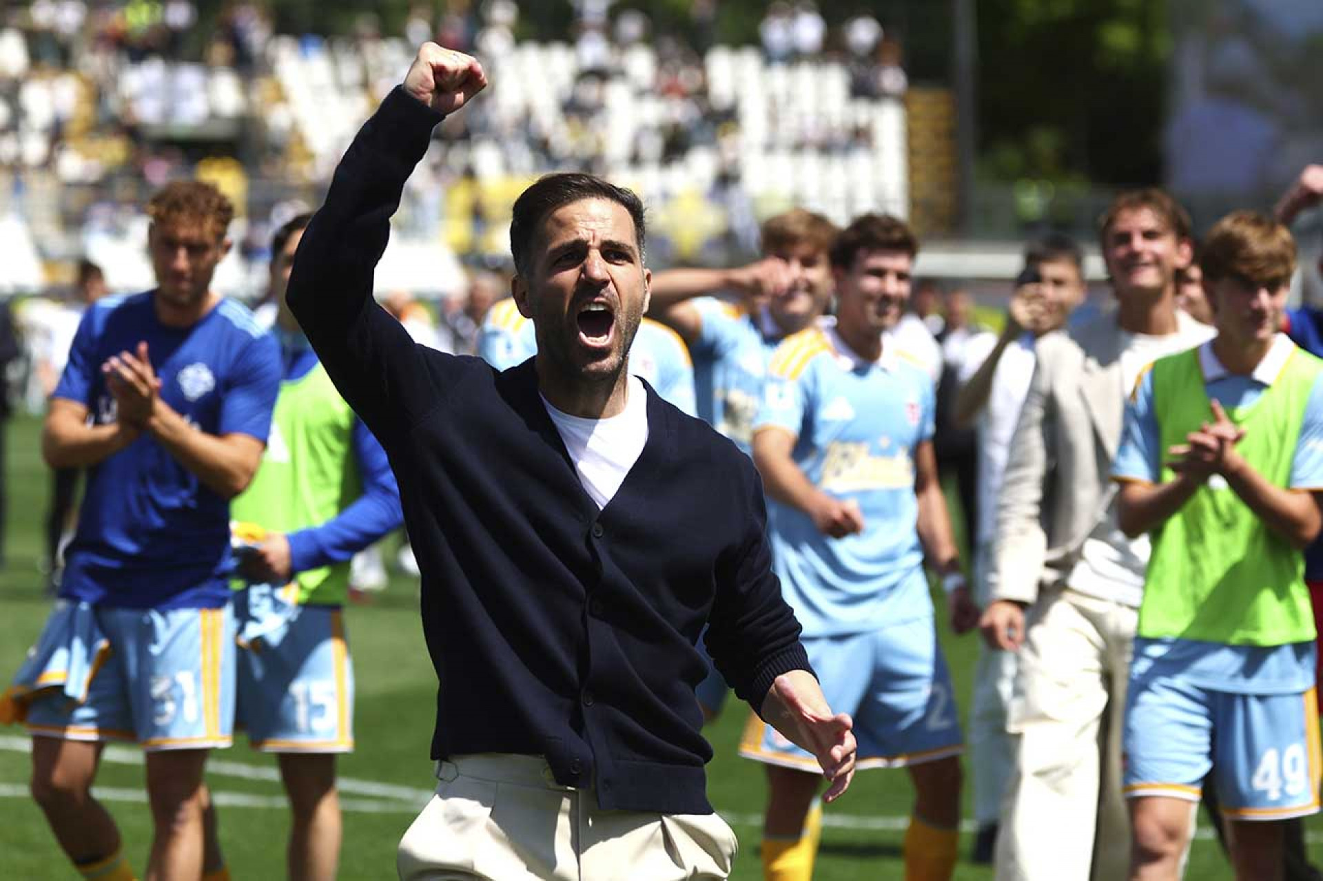 COMO, ITALY - MAY 17: Cesc Fabregas Head coach of Como 1907 celebrates the win at end of the Serie A match between Como 1907 and Parma Calcio 1913 at Giuseppe Sinigaglia Stadium on May 17, 2026 in Como, Italy. (Photo by Giuseppe Cottini/Getty Images)