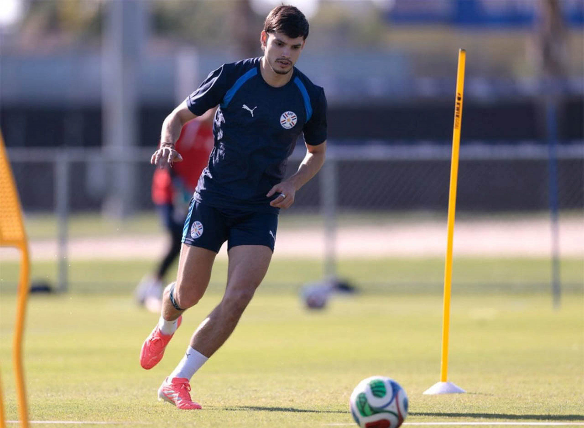 Bobadilla surge como boa not&iacute;cia em treino do Paraguai
