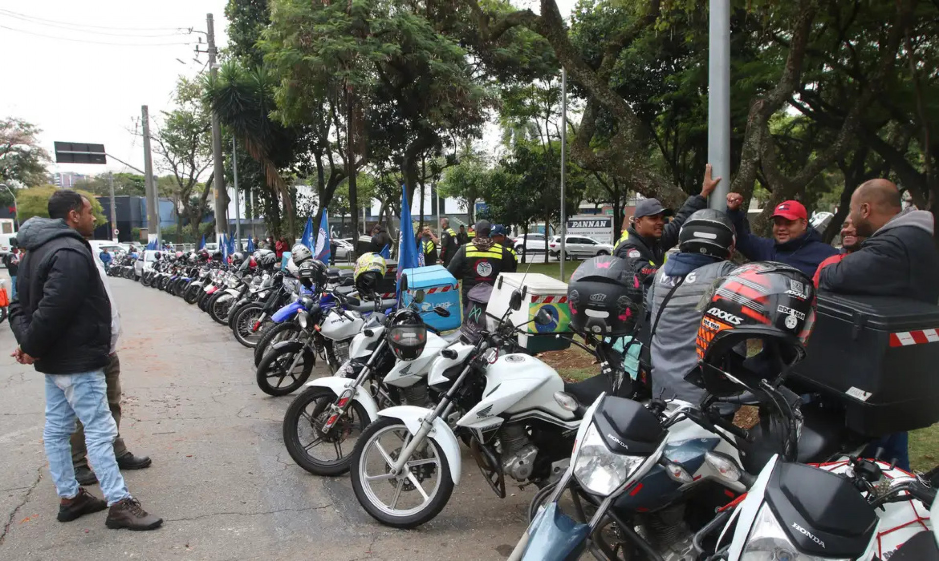 Governo prepara linha de crédito para motociclistas de aplic