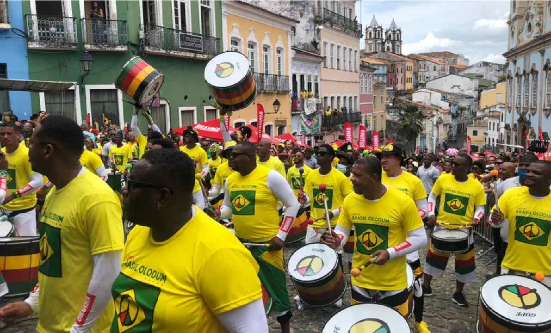 Galv&atilde;o leva Olodum para o SBT e encerra tradi&ccedil;&atilde;o da Globo nas Copas