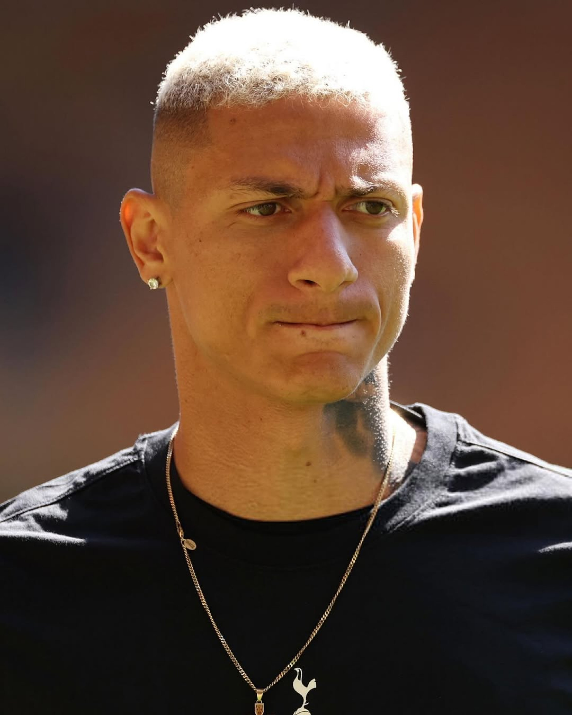 Richarlison rebate crítica de internauta ao nome do filho; v