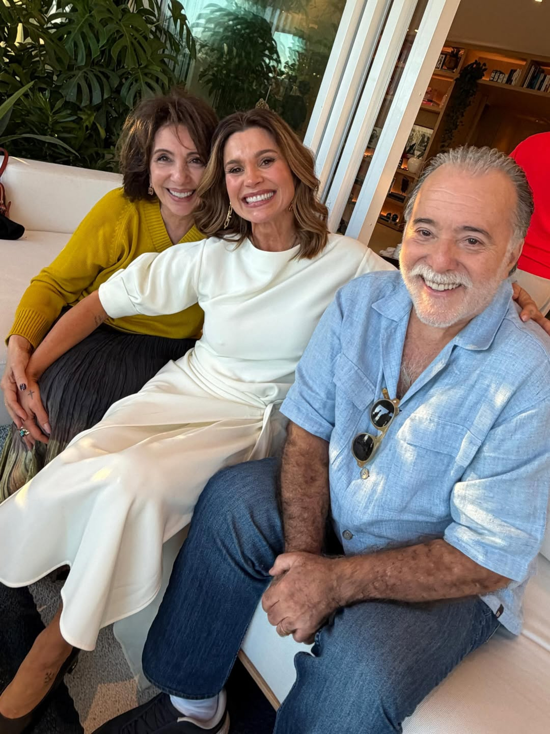 Flávia Alessandra recebe colegas de elenco de 'Quem Ama Cuida' na sua festa de 52 anos  - Reprodução / Instagram