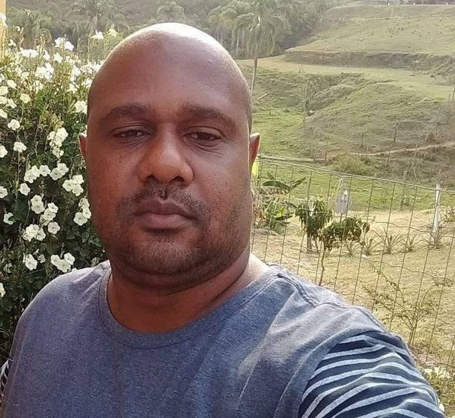 Tio de homem morto a tiros em Paracambi acredita em justiça: