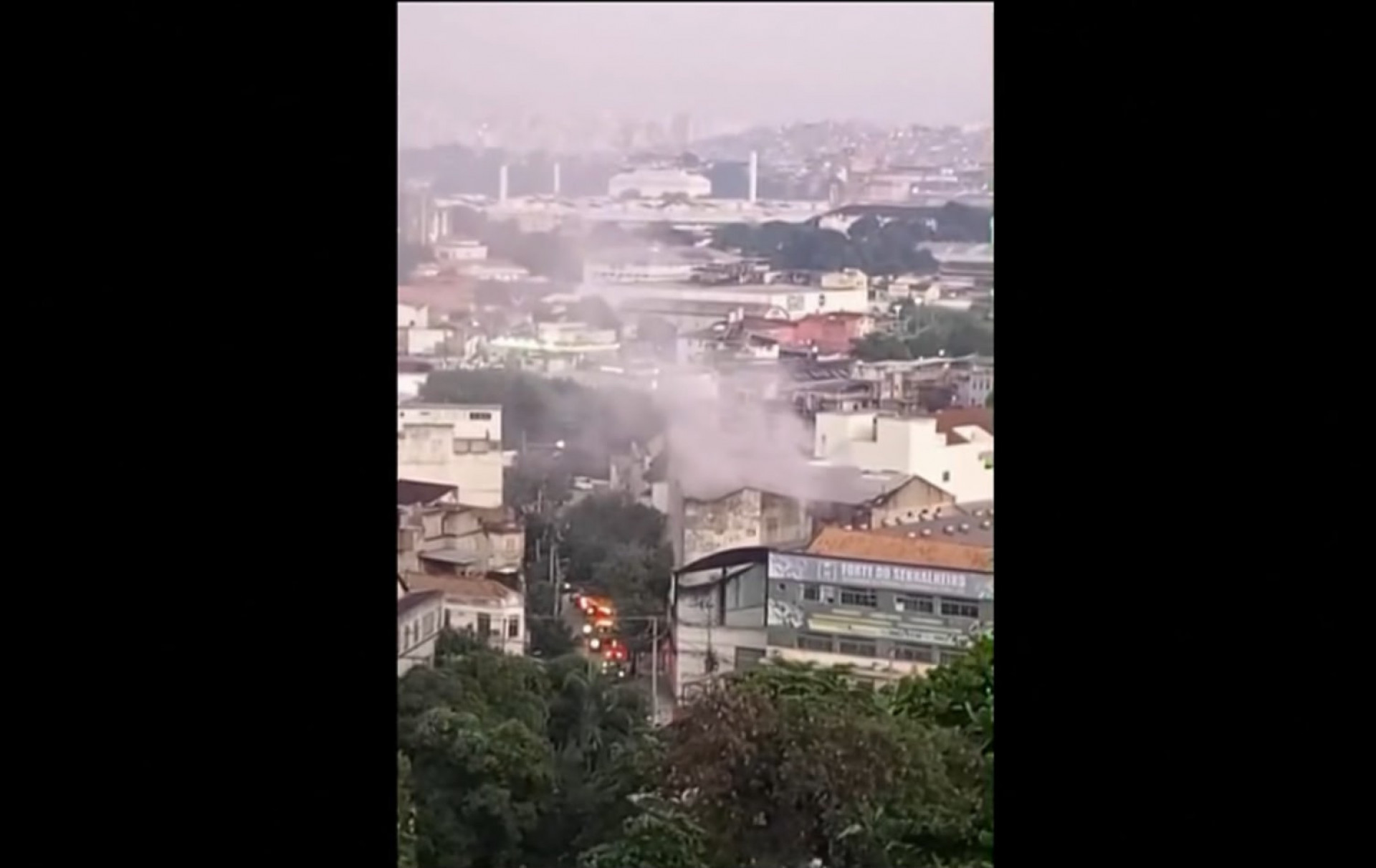 Incêndio em imóvel comercial na Rua Lopes Trovão - Reprodução/BDRJ