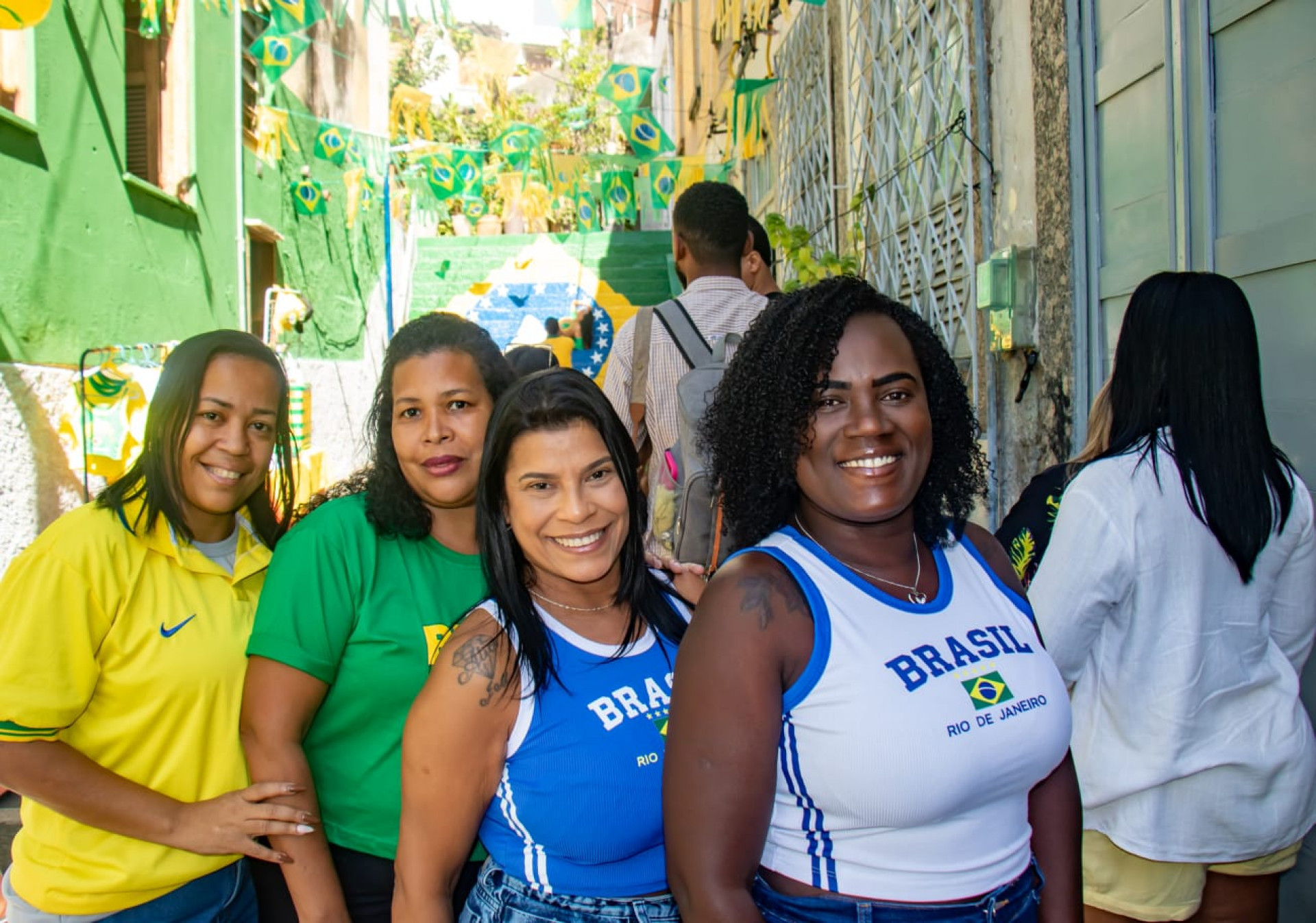 Auxiliar de serviços gerais Regiane Chagas aproveitou o horário de almoço para visitar o local com as amigas - Érica Martin / Agência O Dia