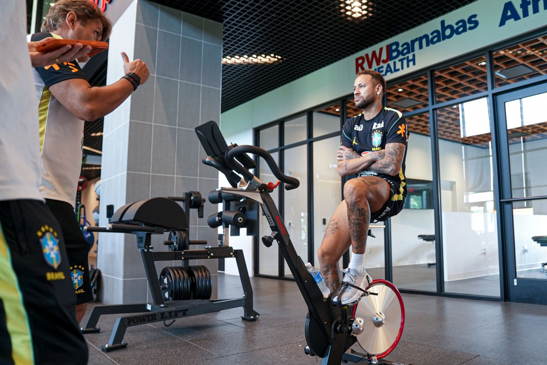 ‘Estou parecendo um menino de 18 anos’, diz Neymar sobre dis