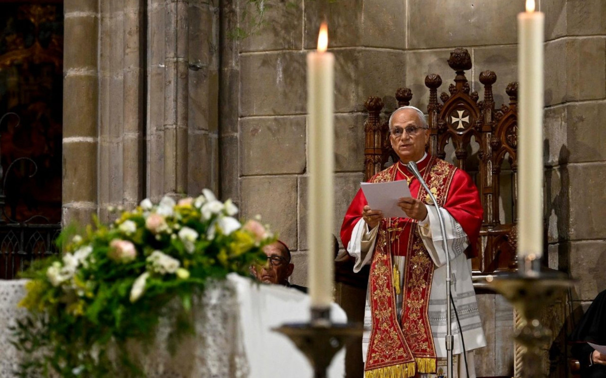 Em primeiro compromisso em Barcelona, Papa visita catedral da cidade