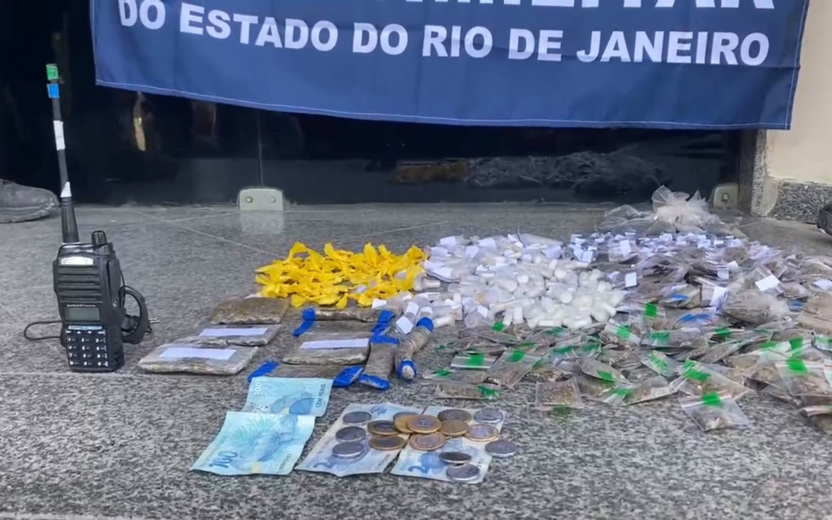 Polícia Militar prende trio de traficantes e apreende drogas