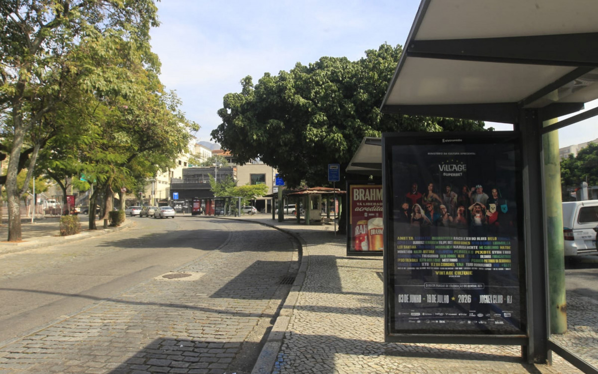 Praça Barão de Drummond, em Vila Isabel, é o antigo ponto final da linha 433, que agora é LECD 150