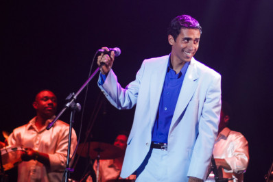 Cinebiografia de Zeca Pagodinho recria show histórico do cantor