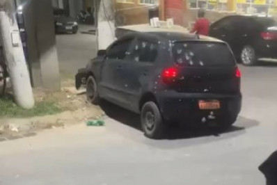 Homem fica ferido ao ter carro fuzilado em Duque de Caxias