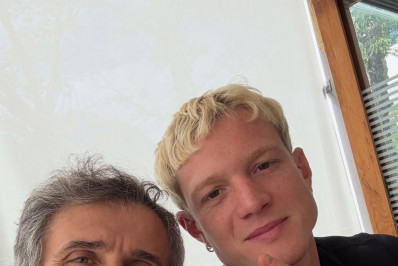 Eriberto Leão compartilha bastidores de 'A Viagem' após concluir gravações como Alberto
