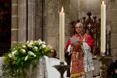 Papa Leão XIV visita Barcelona para abençoar nova torre da basílica da Sagrada Família